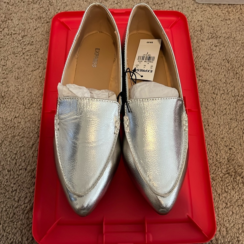 New. Never used. Express flats.